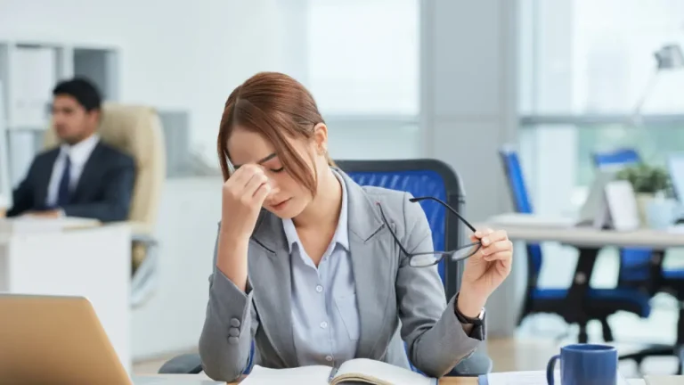Ini 7 Tanda Bahwa Pekerjaan Mulai Mengganggu Kesehatan Mental Kamu