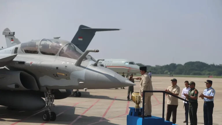 Perkuat Alutsista, Prabowo Serahkan 6 Unit Pesawat Tempur Rafale, 4 Falcon 8X, Airbus A400M dan Radar GCI kepada TNI