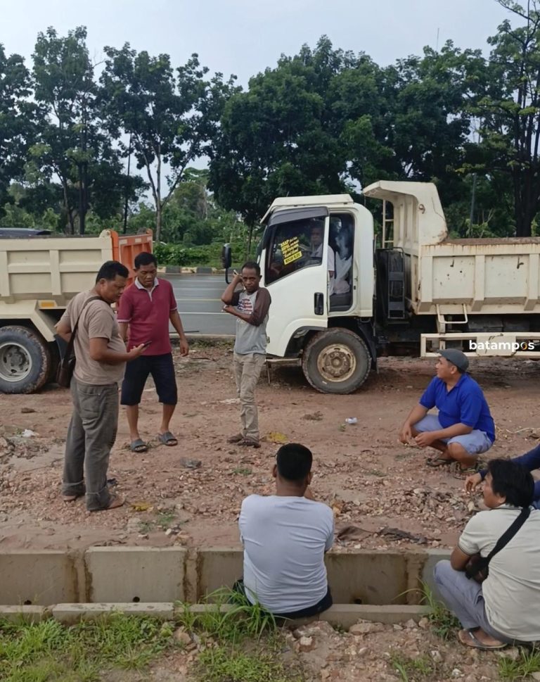 Puluhan Sopir Truk Pasir Datangi Mapolresta Barelang, Mengaku Terdampak karena Tambang Pasir Ditutup
