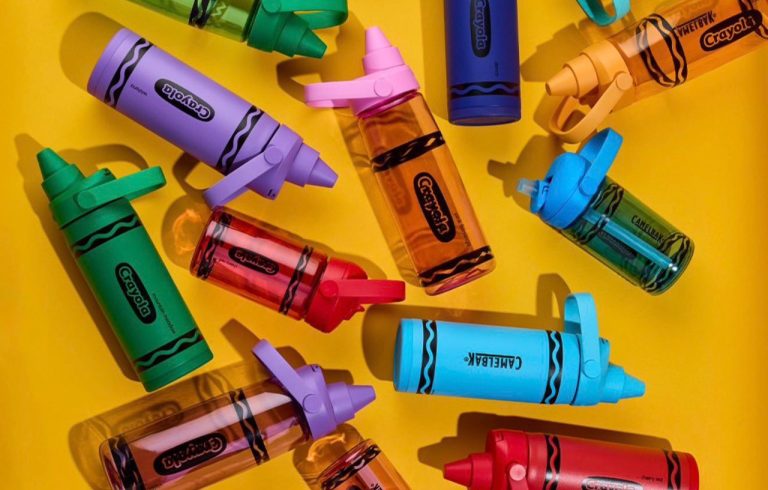Unik! Botol Minum Crayola x CamelBak Hadir dengan Desain Krayon Ikonik