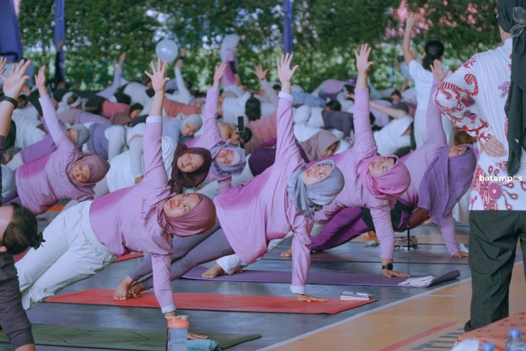 Harris Resort Waterfront Batam & Harris Hotel Batam Center Berkolaborasi dengan Pesona Yoga Studio Gelar Yoga For Healthy Ageing