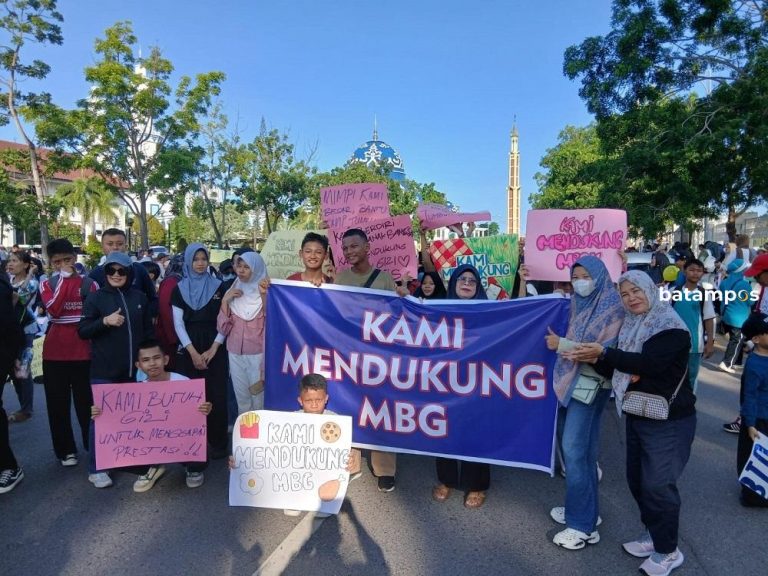 Ribuan Pelajar dan Guru di Batam Pawai Akbar Dukung Keberlanjutan Program MBG