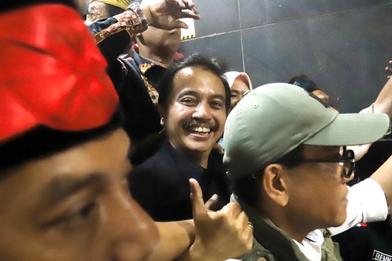 Roy Suryo dan Dr Tifa Ditangkap, Jokowi Siap Tunjukkan Ijazah Asli