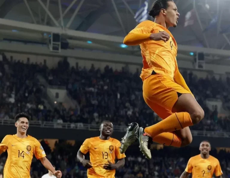 Gagal Jaga Keunggulan, Van Dijk Terima Sorotan Tajam Media-media Belanda