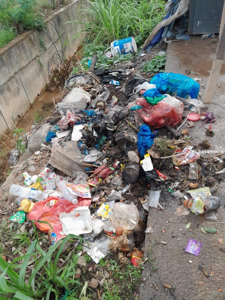 Bagikan Ratusan Tong Sampah, Mahaju Langgeng Jaya Imbau Pedagang Jangan Bakar Sampah