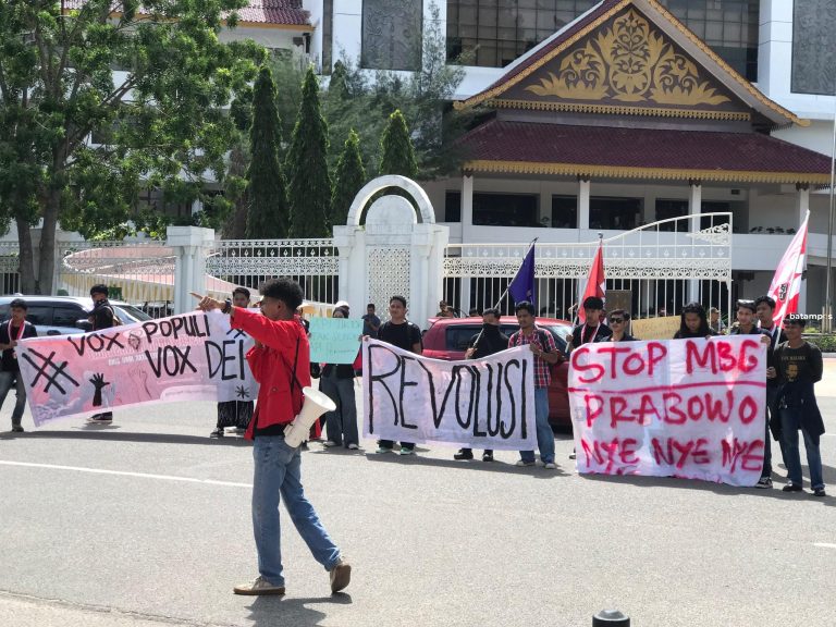 Demo di Batam Ricuh, Pendemo Tuding Ada Oknum Polisi yang Berkata Kasar