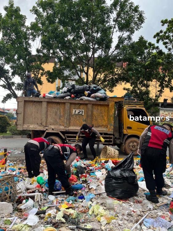 Ratusan Personel Samapta Polda Kepri Ikuti Aksi Bersih Lingkungan