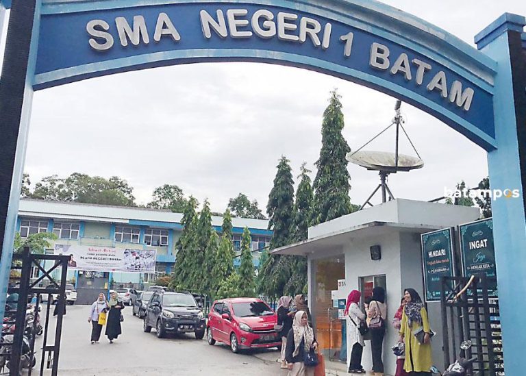 Pendaftar Membeludak, 885 Calon Siswa Berebut 480 Kursi di SMAN 1 Batam