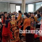 Beberapa perwakilan dari gereja menampilkan tarian kesenian merayakan 500 tahun Reformasi Protestan di Gereja HKBP Legenda Malaka