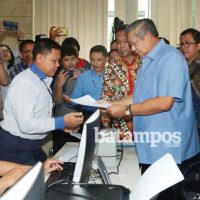 SBY-Lapor_FEDRIK-TARIGAN-JAWA-POS_Jawa-Pos