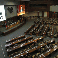 Sidang-Paripurna_Charlie-LopuluaIndopos_Indopos-(2)