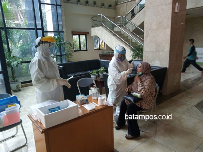 Karyawan BP Batam Jalani Tes Swab Hasilnya batampos 